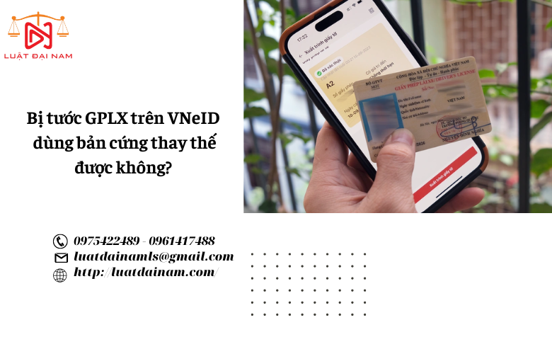 Bị tước GPLX trên VNeID dùng bản cứng thay thế được không? 